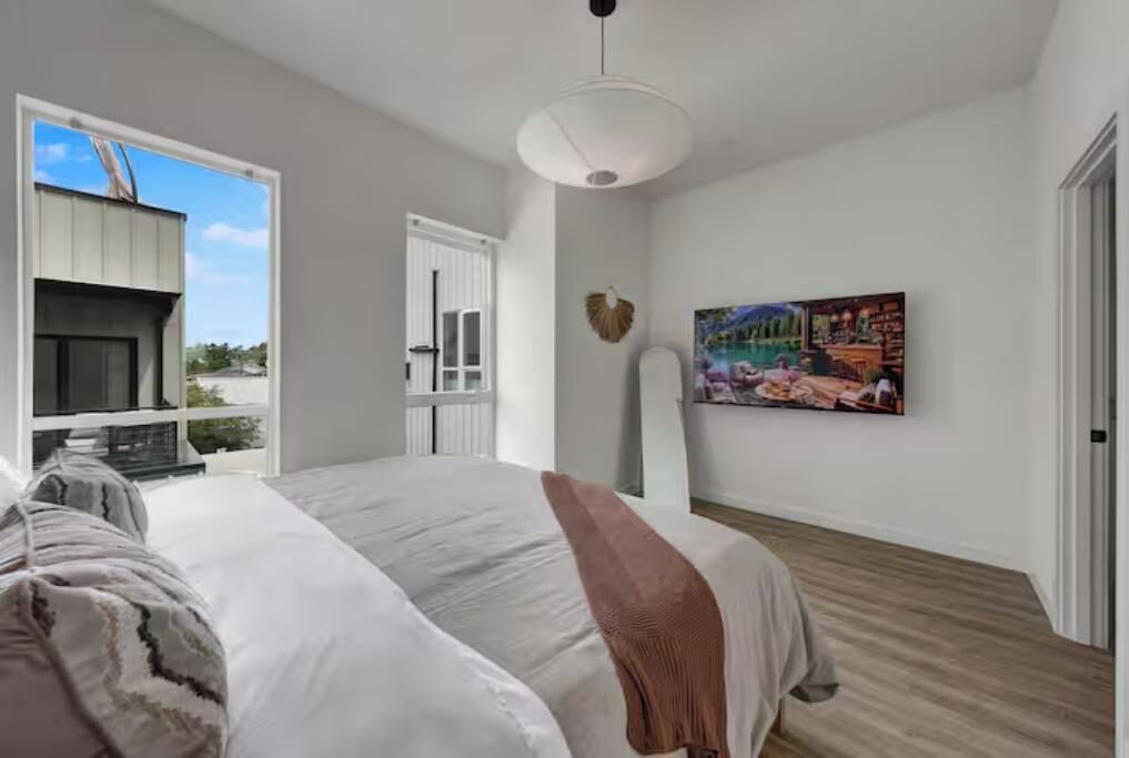 Photo of Bedroom in Broadway