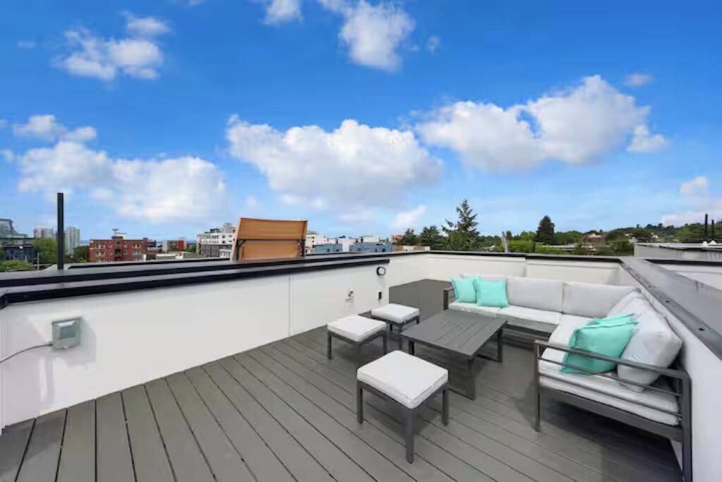 Photo of Patio Balcony in Broadway