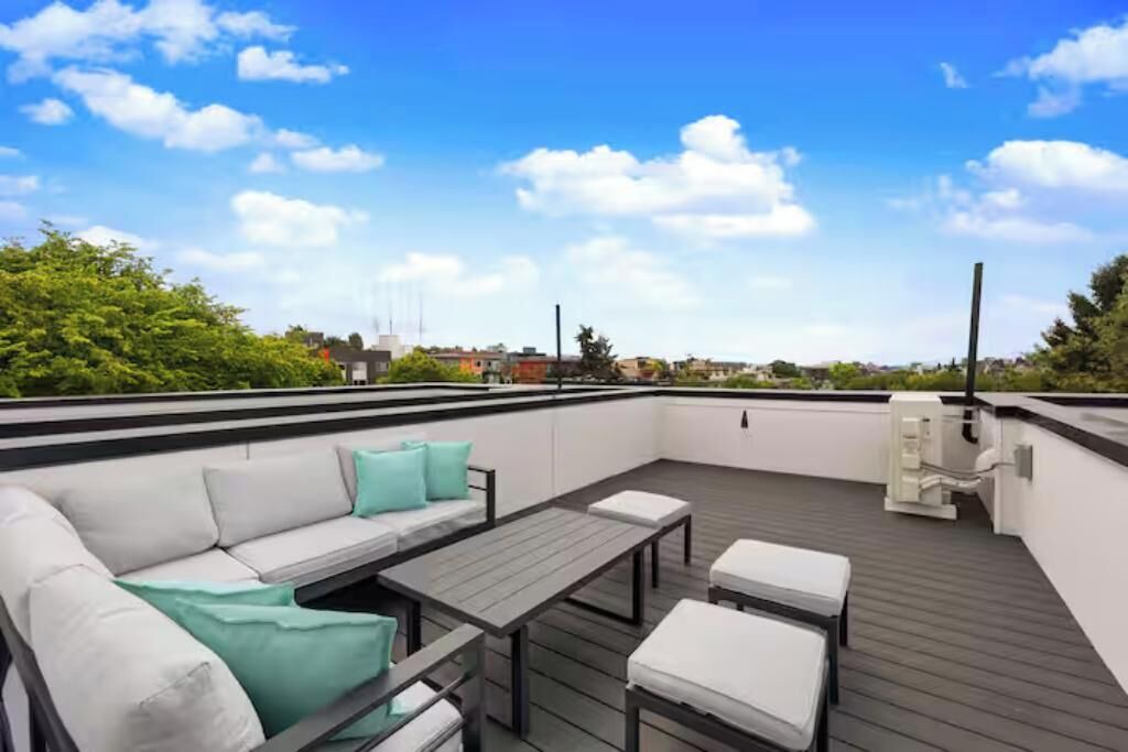 Photo of Patio Balcony in Broadway