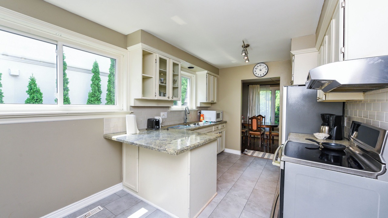 Photo of Kitchen in West Oakville