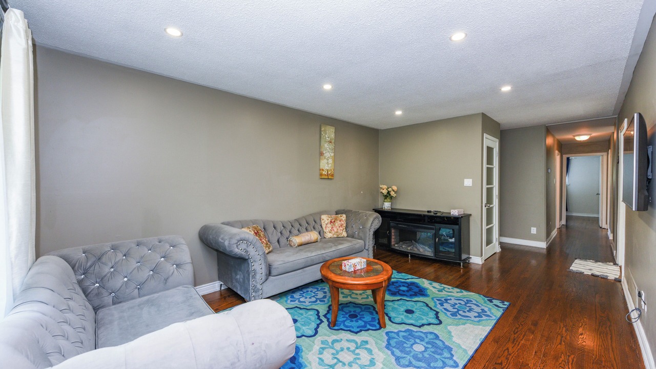 Photo of Livingroom in West Oakville