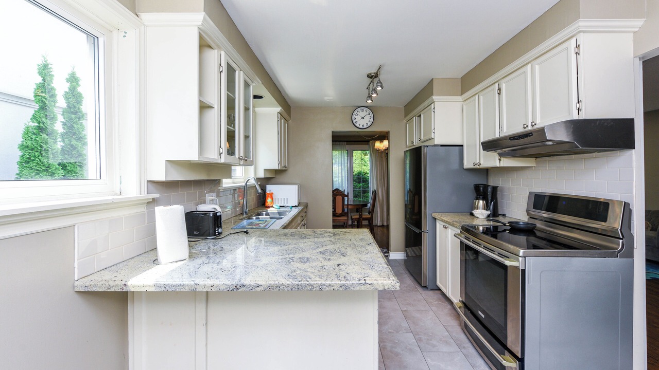 Photo of Kitchen in West Oakville