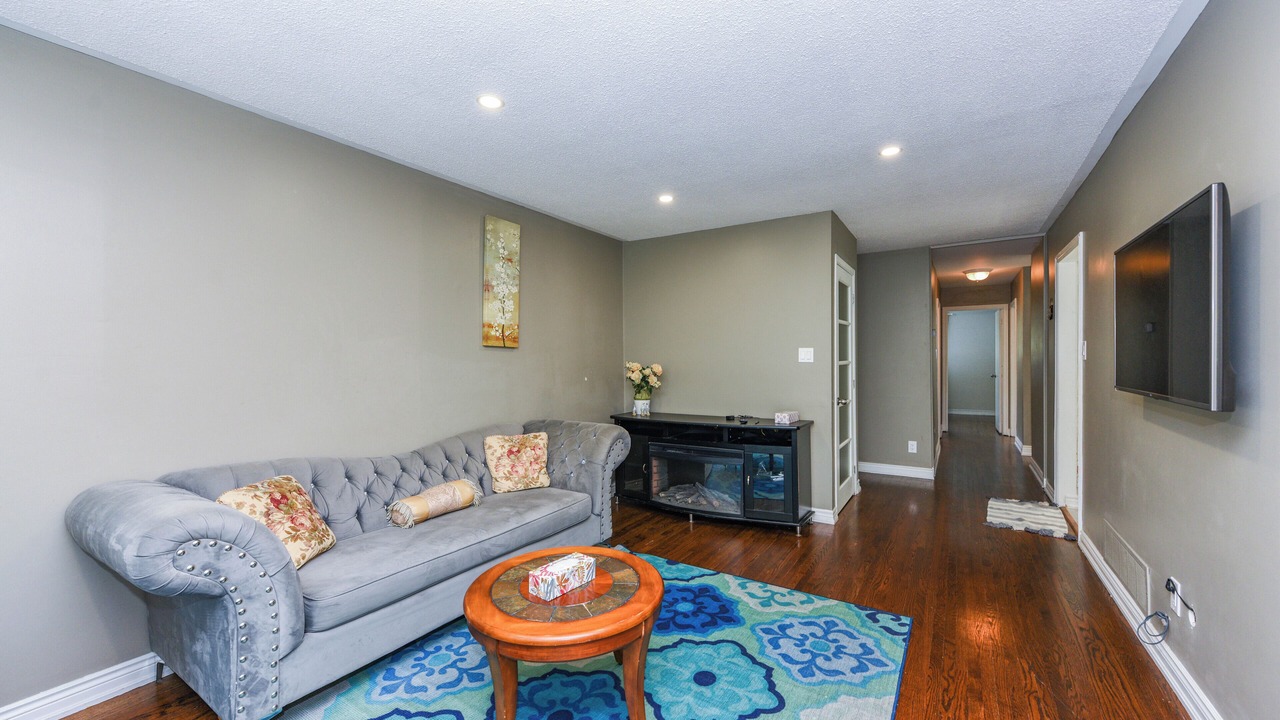 Photo of Livingroom in West Oakville