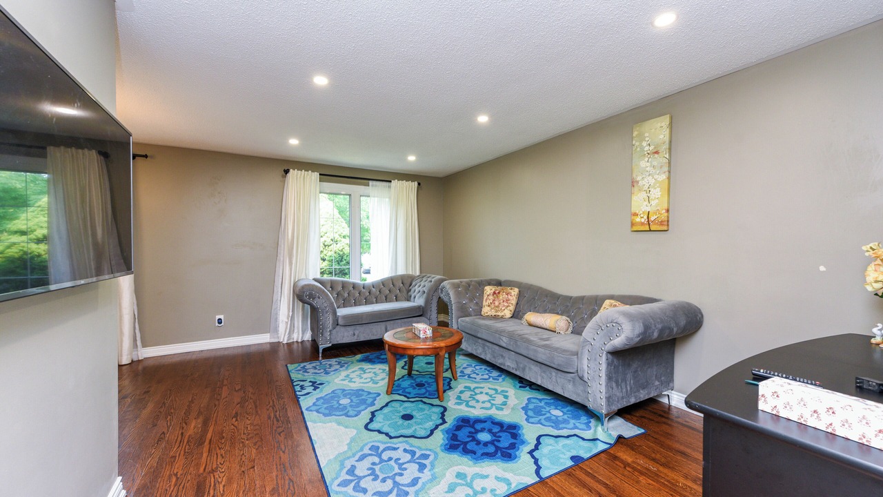 Photo of Livingroom in West Oakville