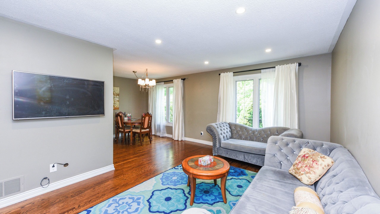 Photo of Livingroom in West Oakville