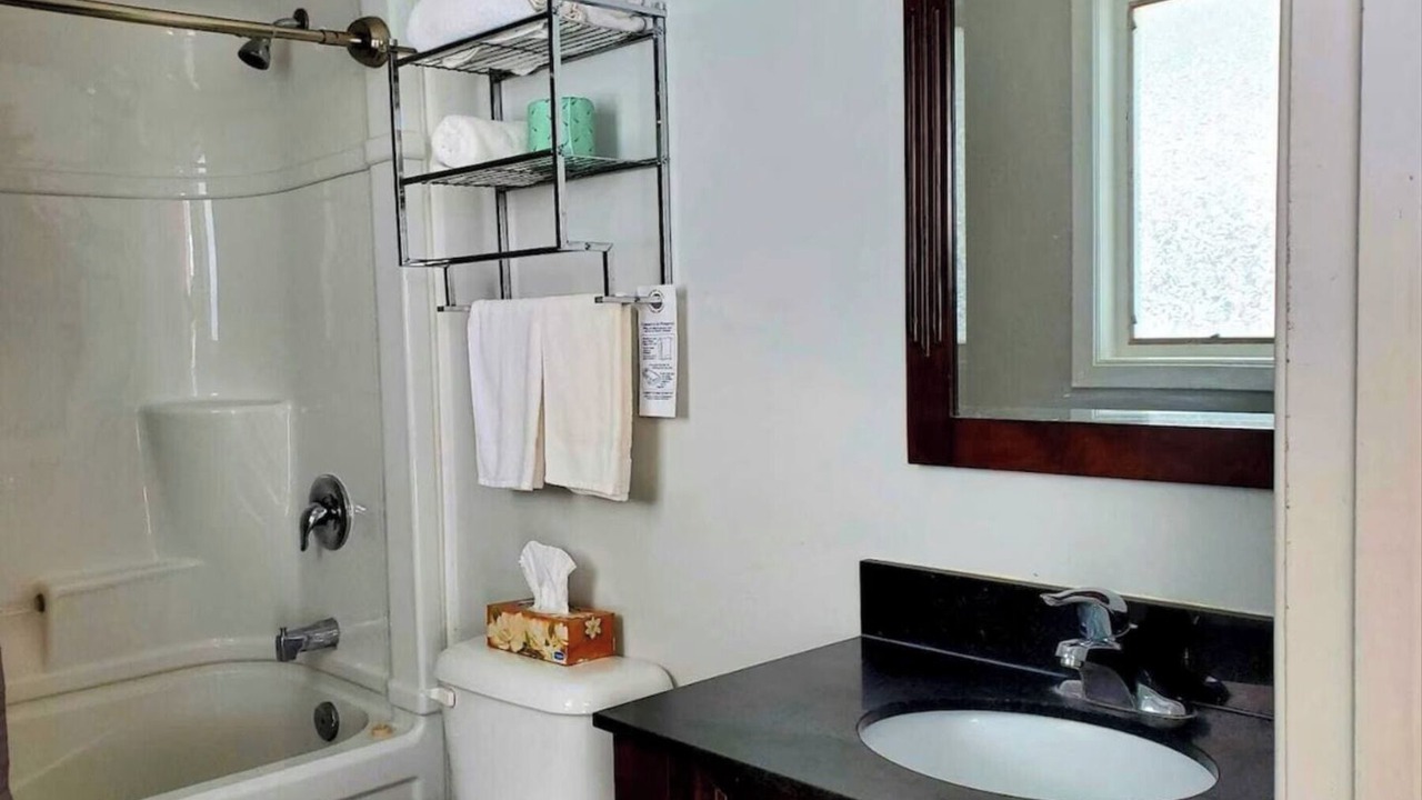 Photo of Bathroom in Colpoys Bay