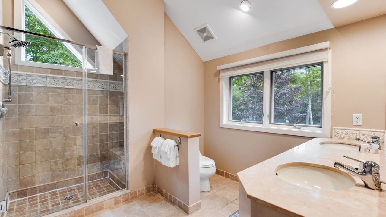 Photo of Bathroom in Warren