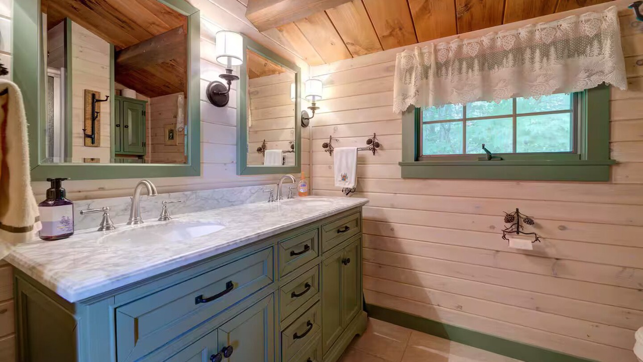 Photo of Bathroom in Speculator