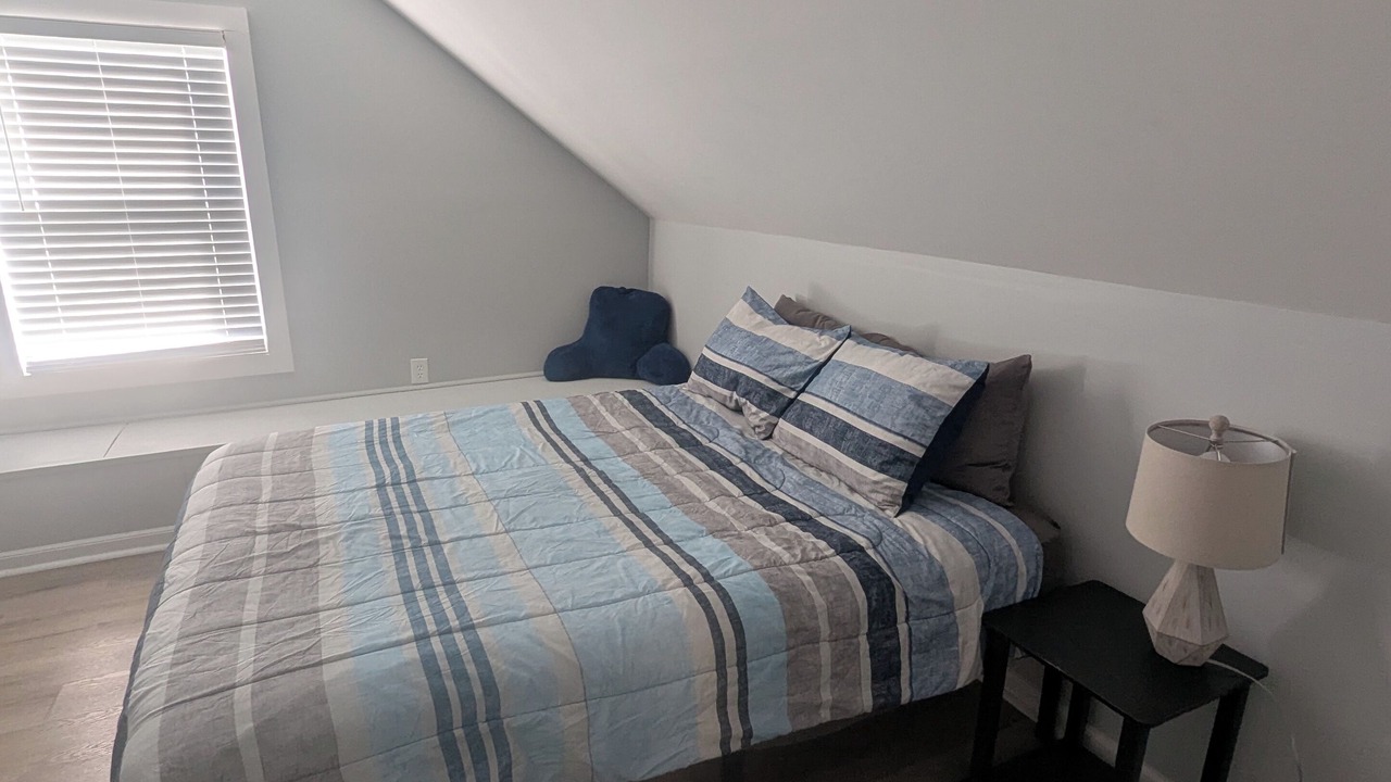 Photo of Bedroom in Oak Ridge