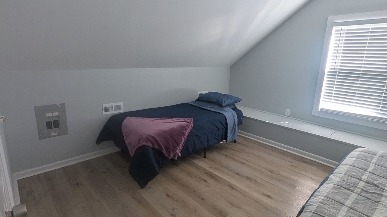 Photo of Bedroom in Oak Ridge
