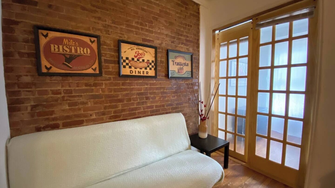 Photo of Livingroom in Tudor City