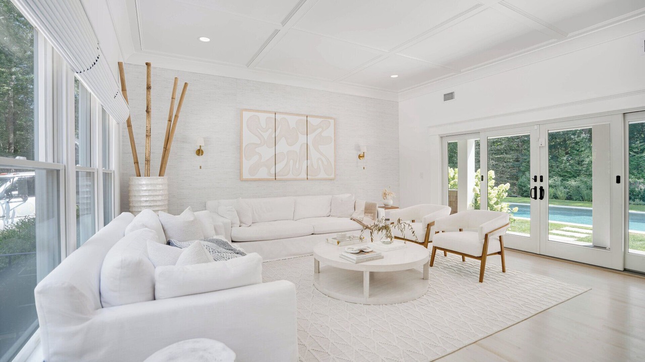 Photo of Livingroom in Amagansett North
