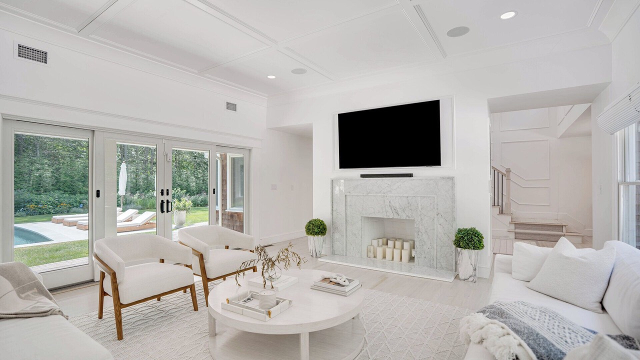 Photo of Livingroom in Amagansett North