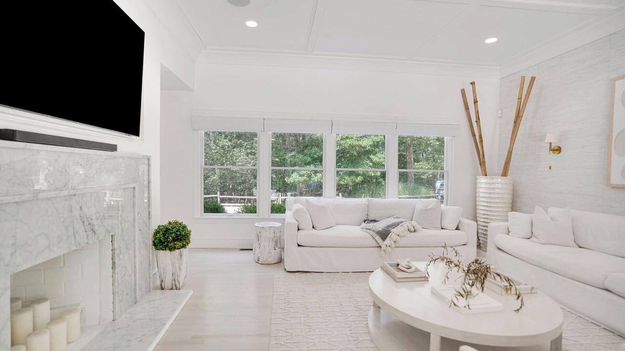 Photo of Livingroom in Amagansett North