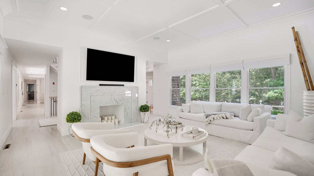 Photo of Livingroom in Amagansett North