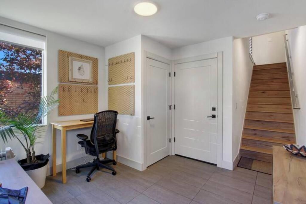 Photo of Others in East Queen Anne