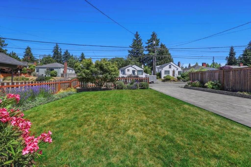 Photo of Outdoor in Maple Leaf