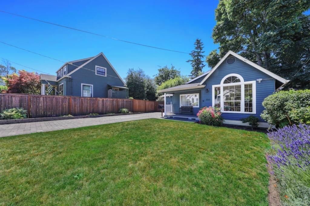 Photo of Outdoor in Maple Leaf