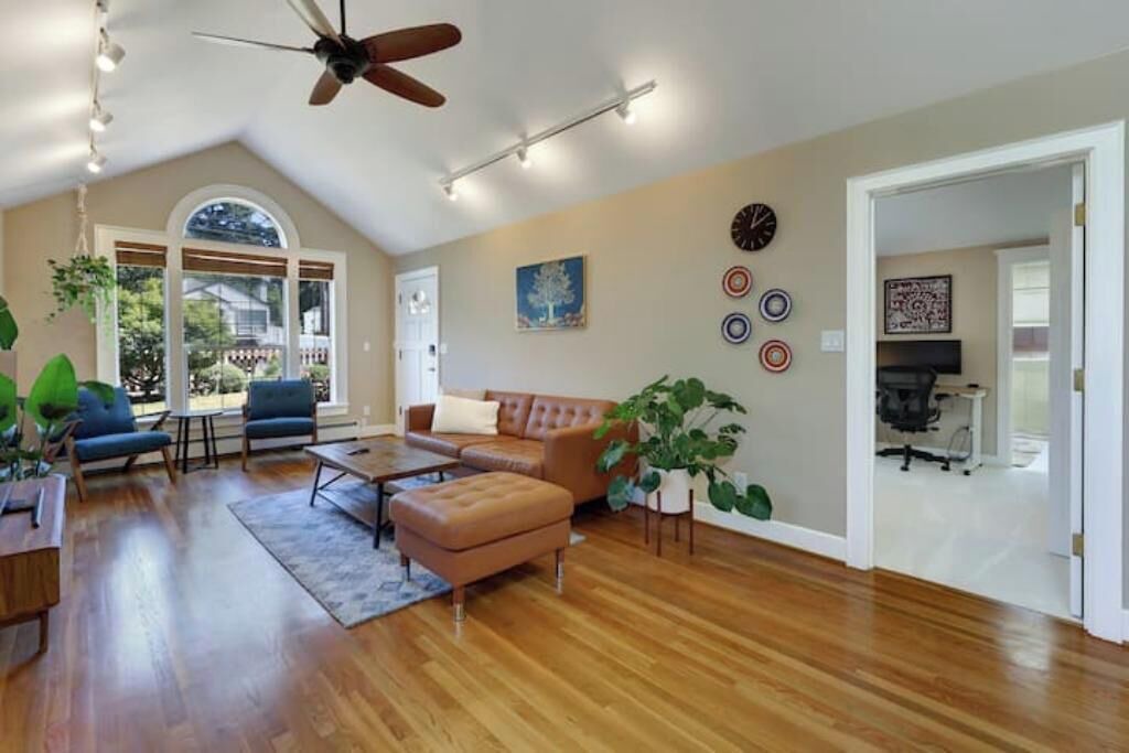 Photo of Livingroom in Maple Leaf
