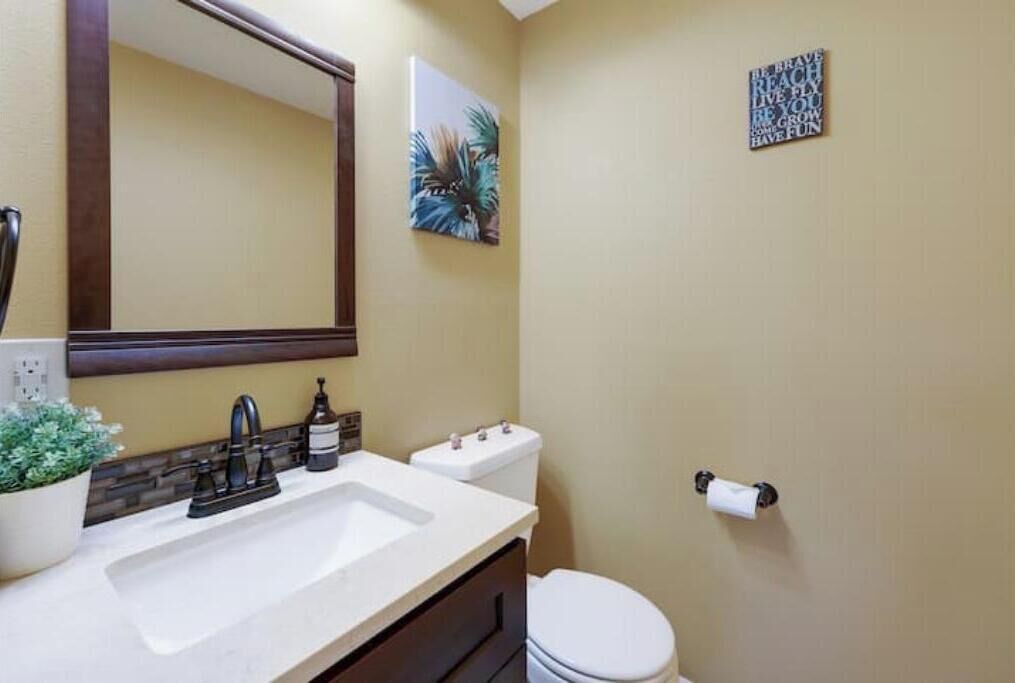 Photo of Bathroom in Maple Leaf