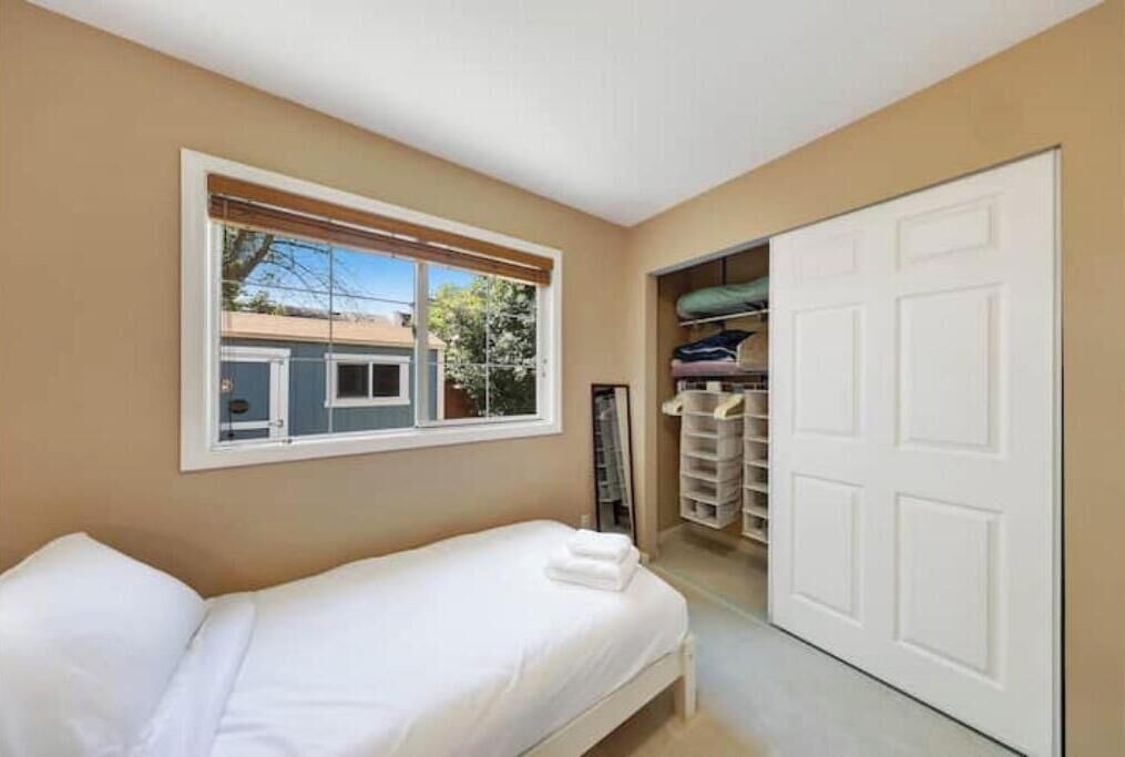 Photo of Bedroom in Maple Leaf