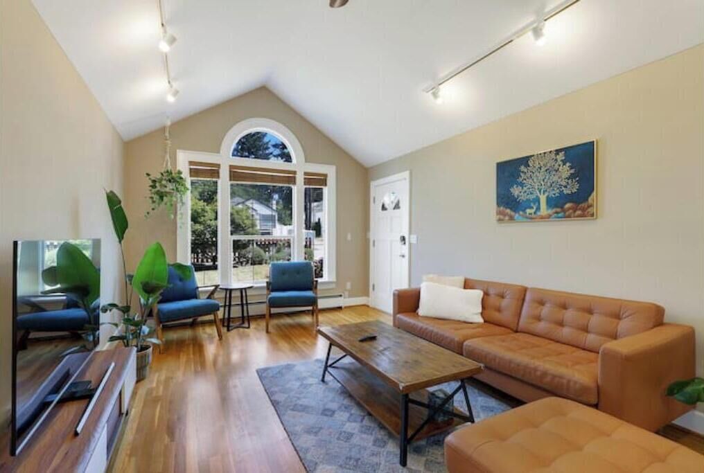 Photo of Livingroom in Maple Leaf