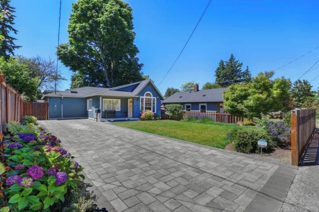 Photo of Outdoor in Maple Leaf