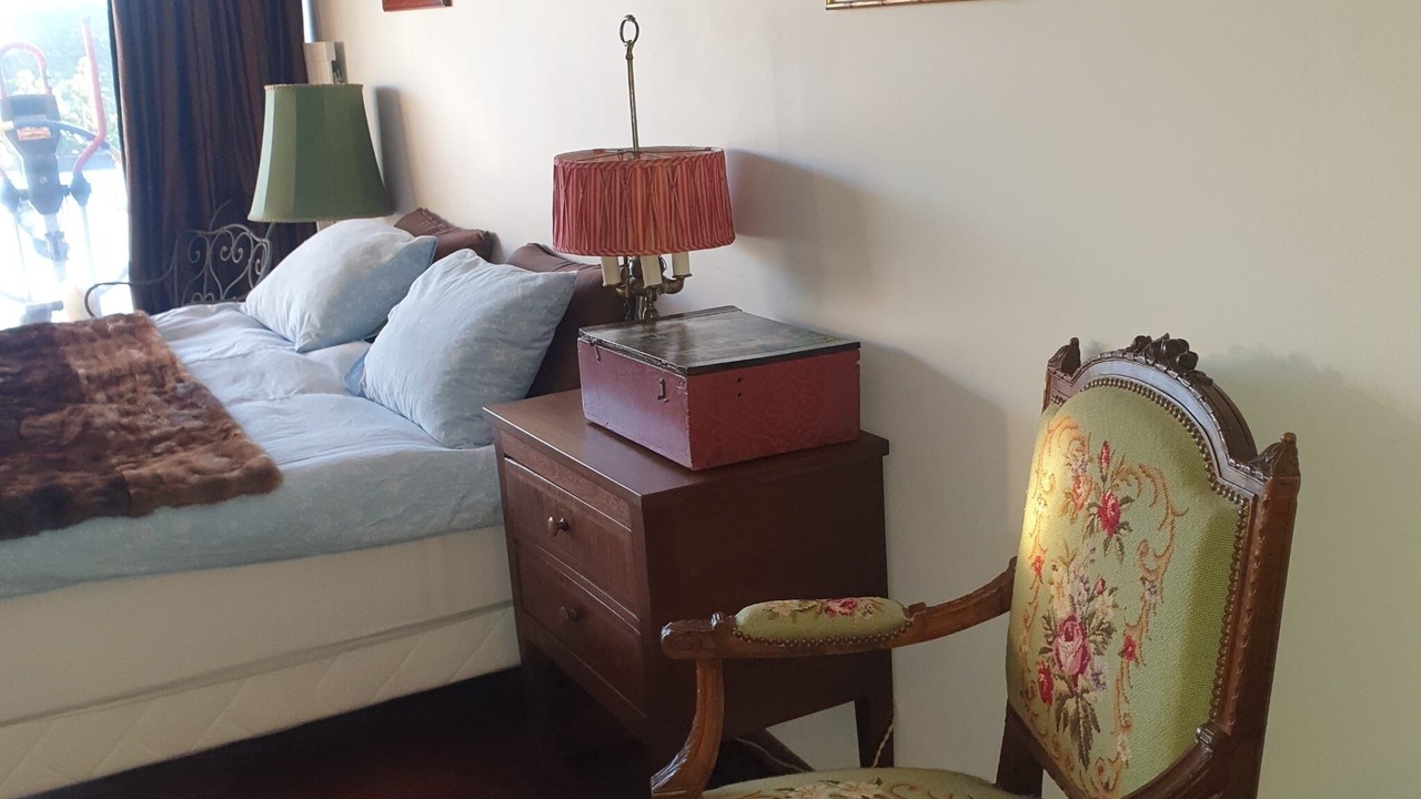 Photo of Bedroom in Lens