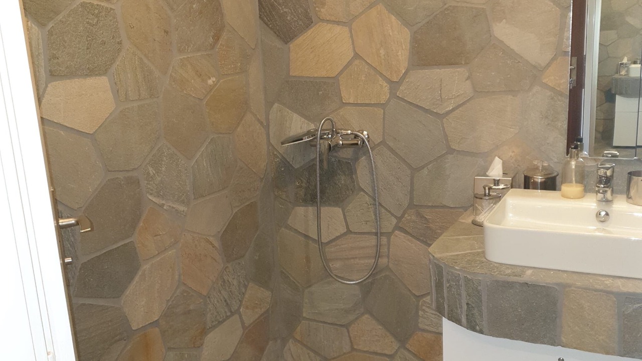 Photo of Bathroom in Lens