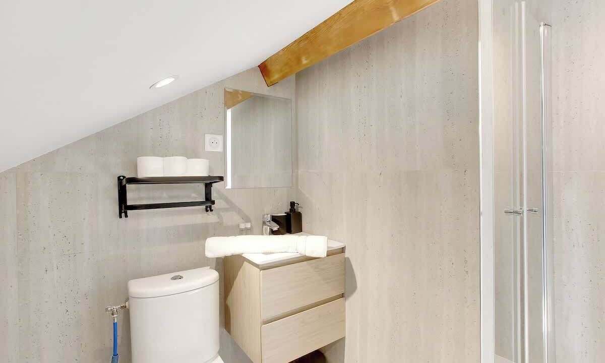 Photo of Bathroom in Saint-Ouen