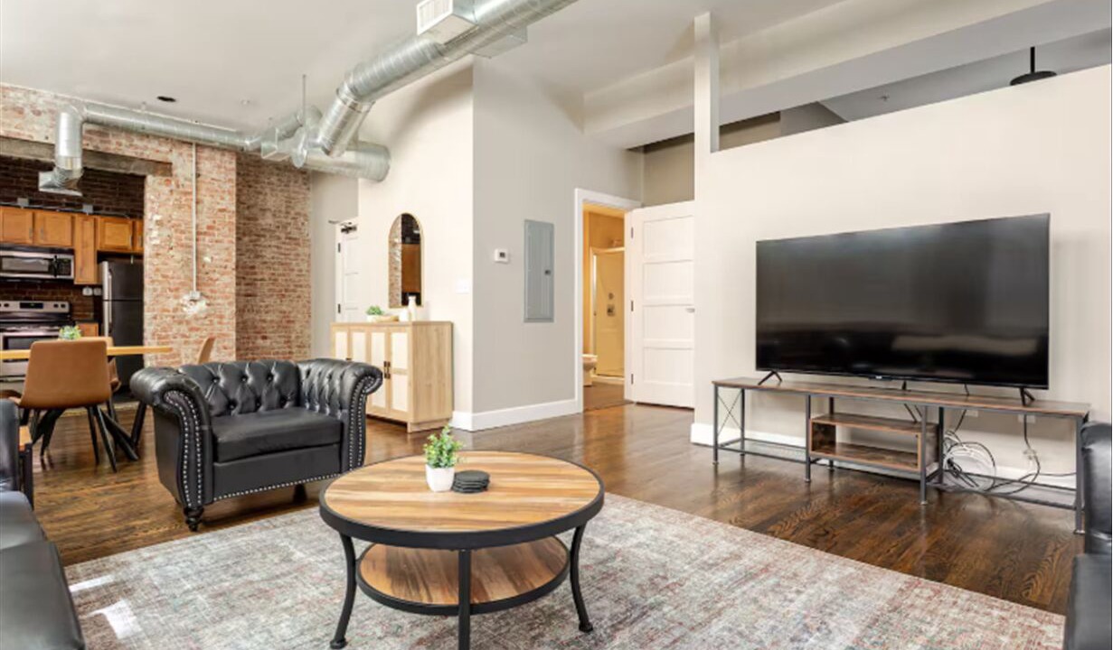 Photo of Livingroom in Mile Square