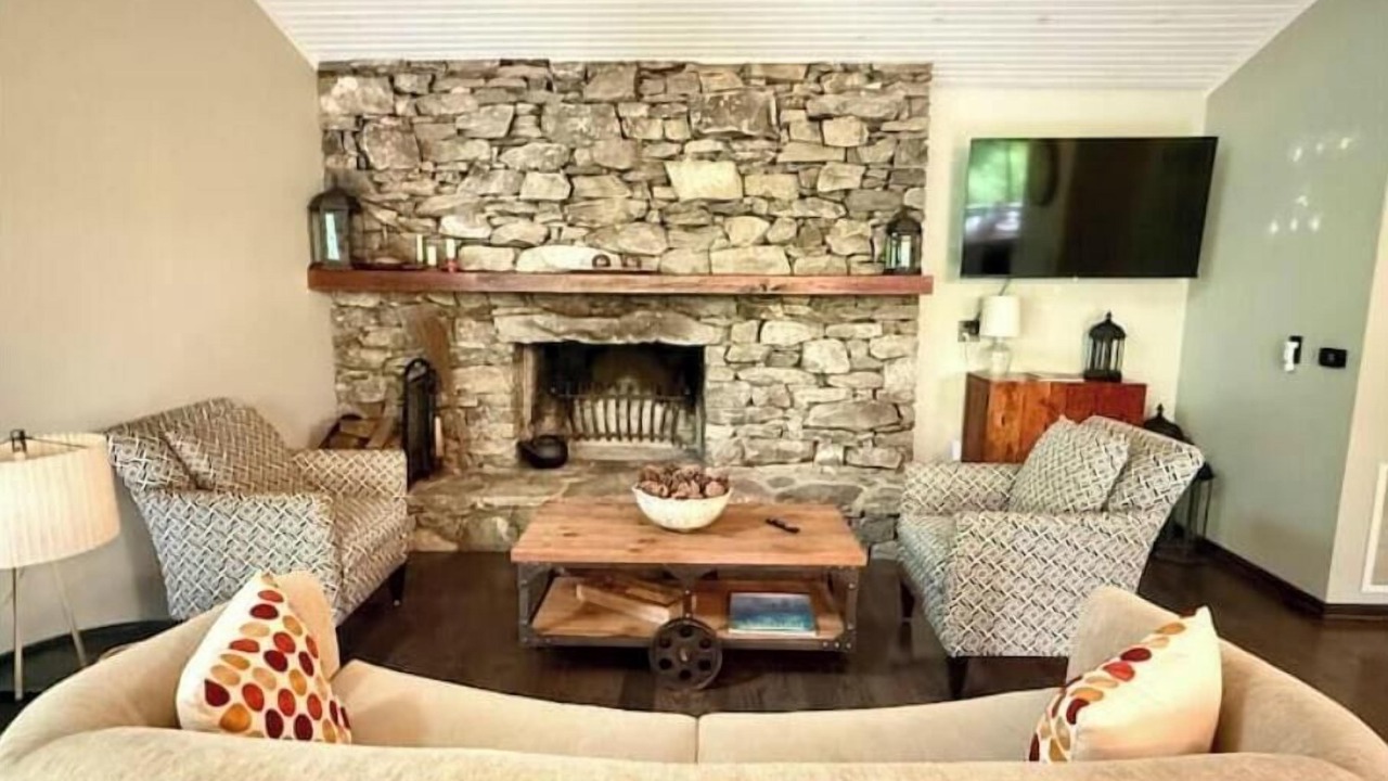 Photo of Livingroom in Laurel Park