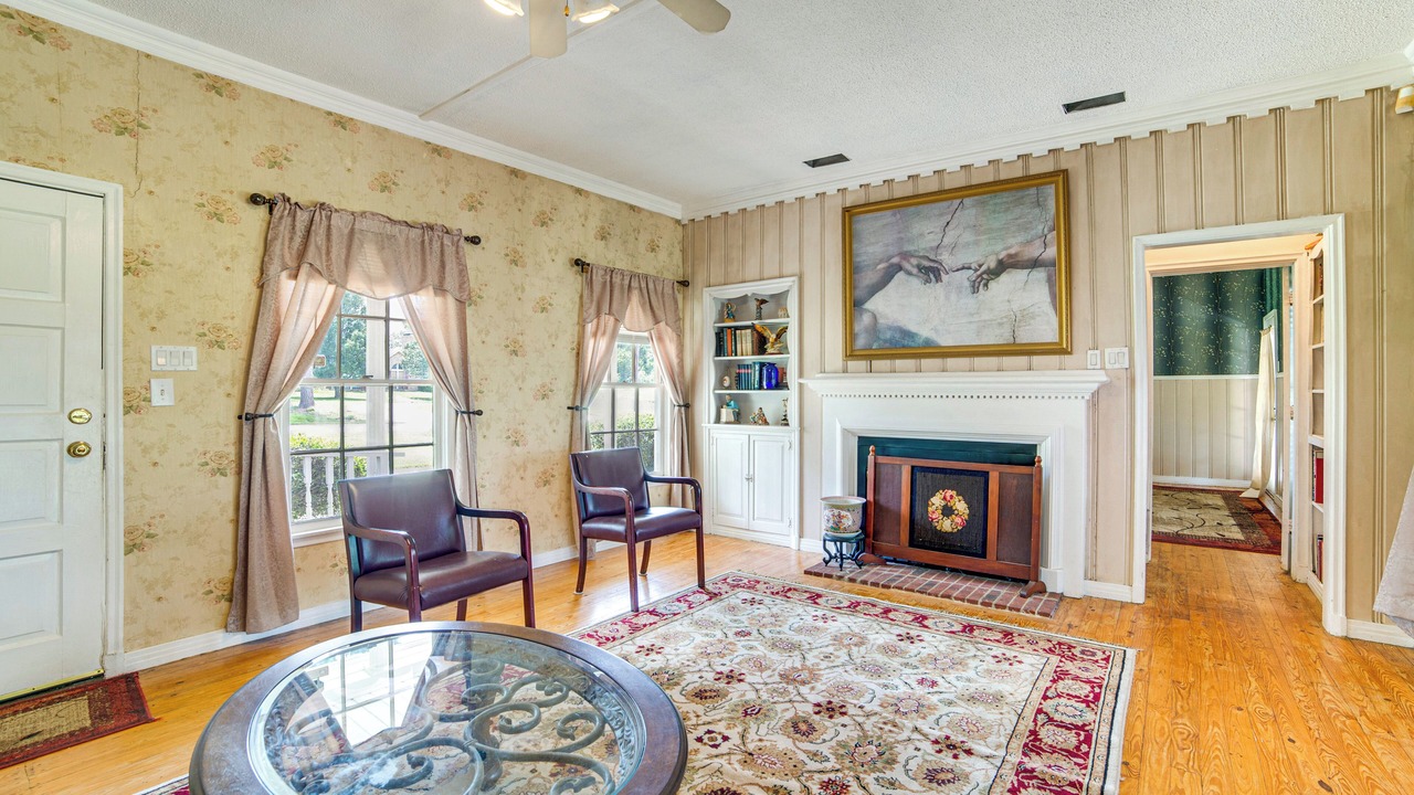 Photo of Bedroom in Flint