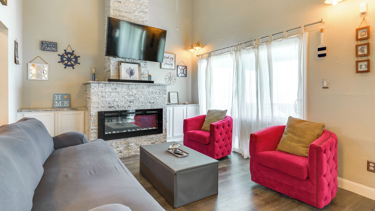 Photo of Livingroom in West Livingston