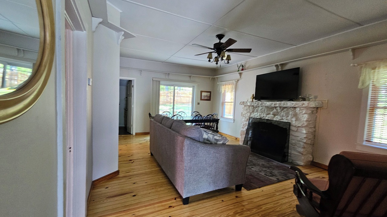 Photo of Livingroom in Grubville