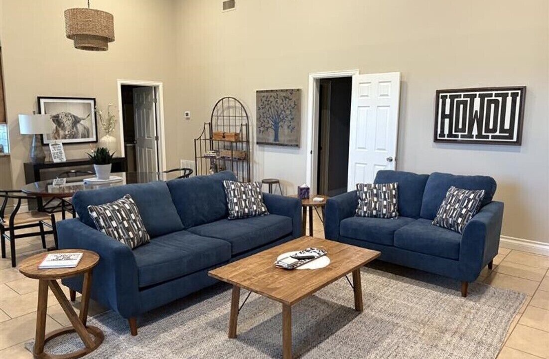 Photo of Livingroom in Plainview