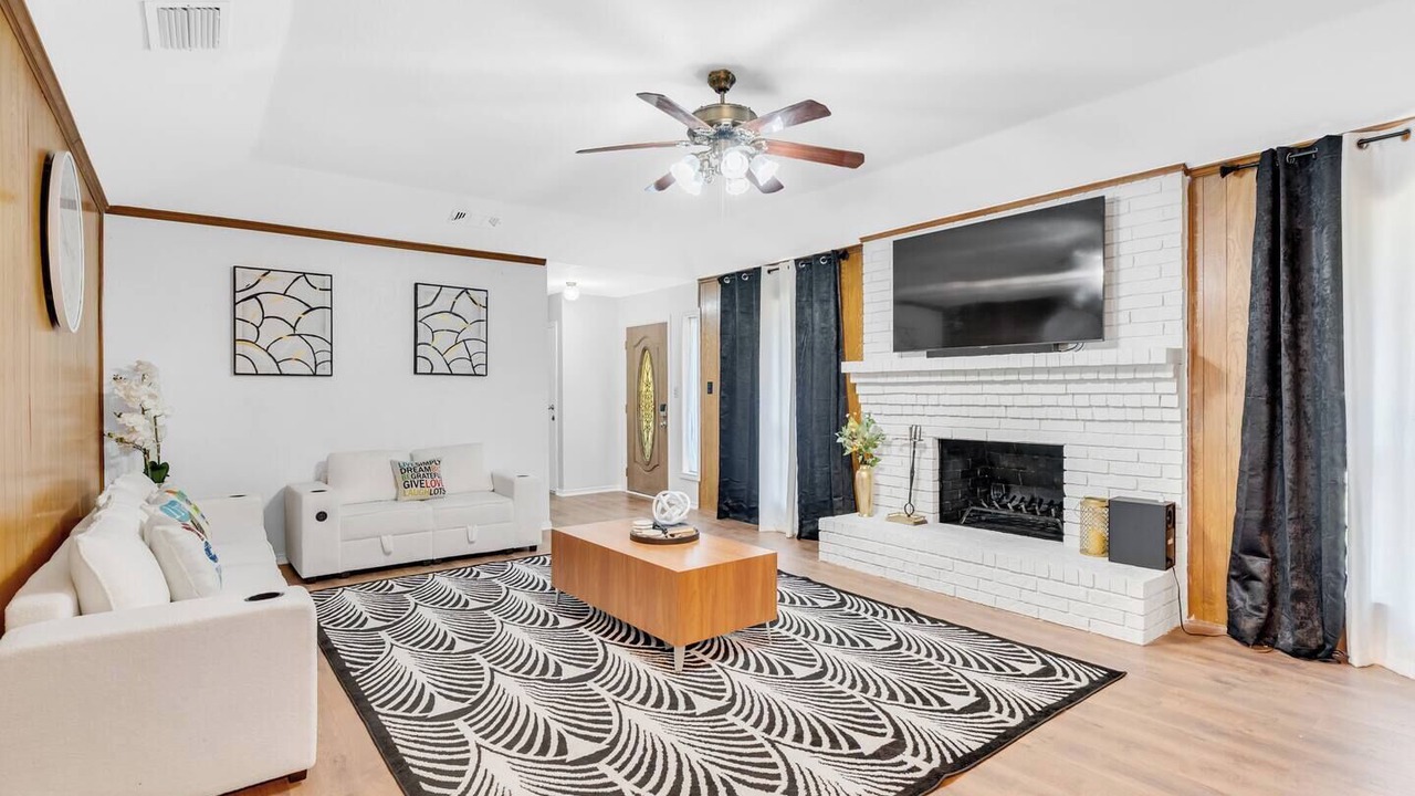Photo of Livingroom in Euless