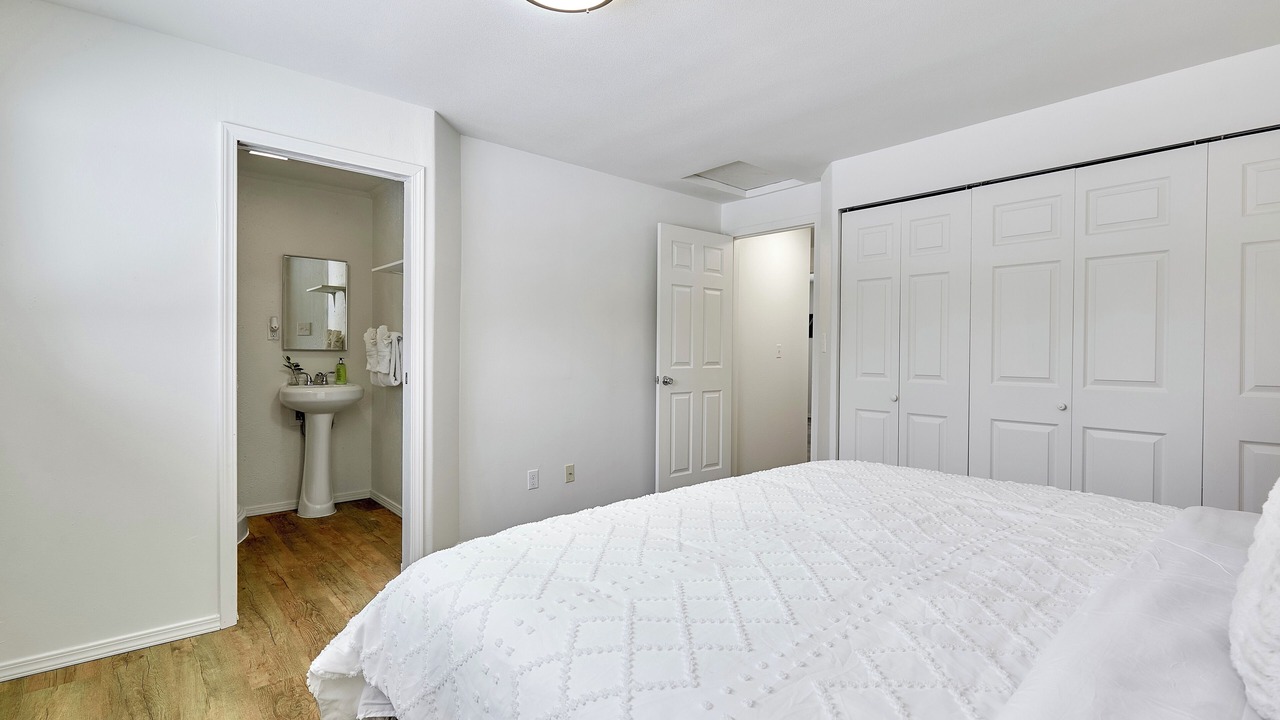 Photo of Bedroom in Alderwood Manor