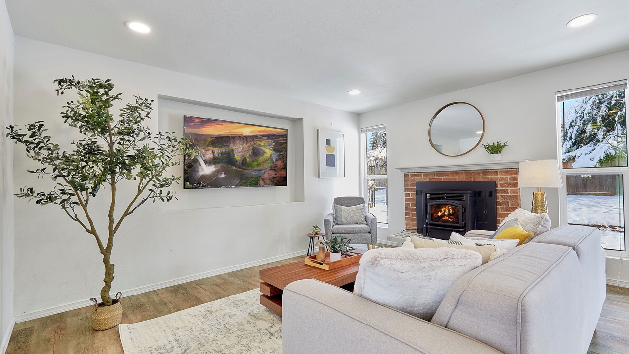 Photo of Livingroom in Alderwood Manor