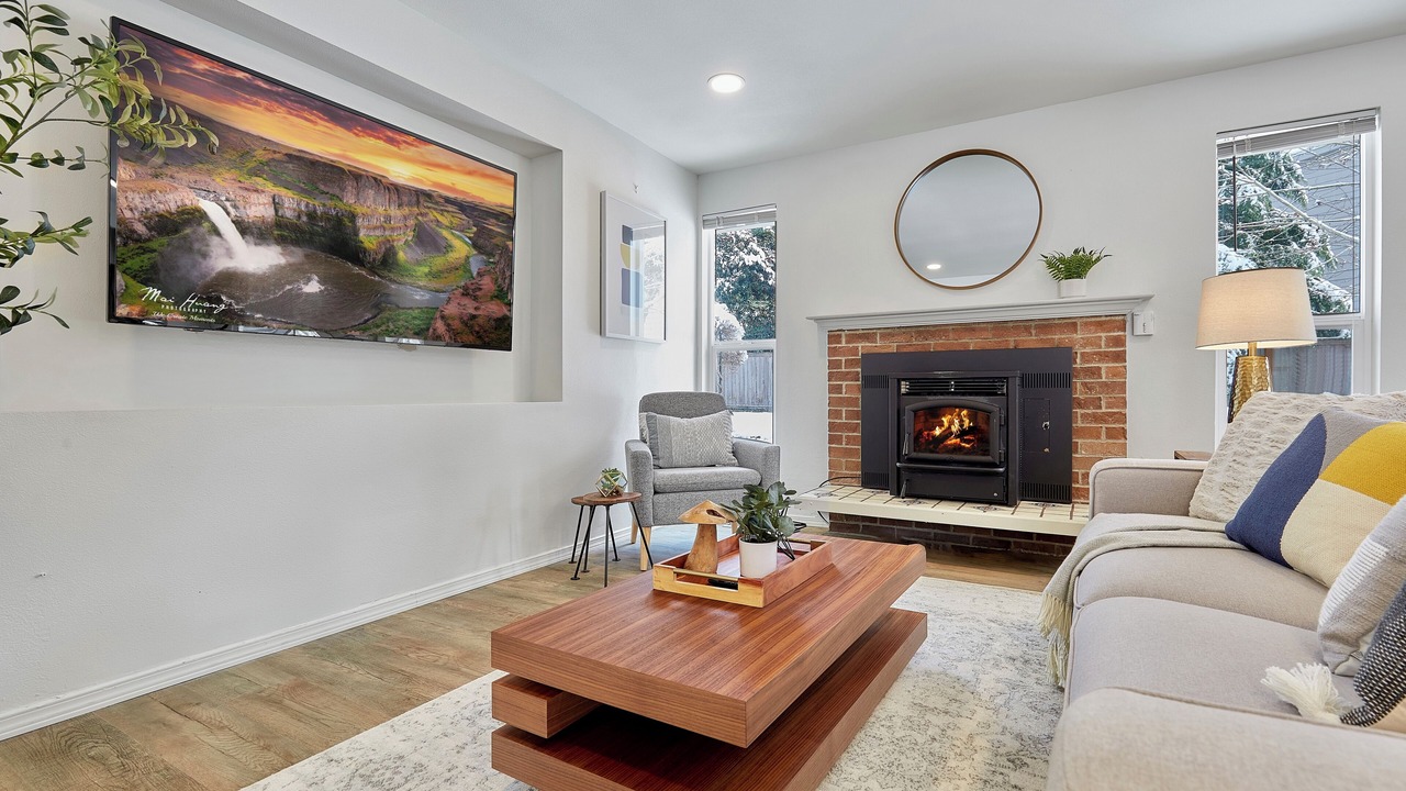 Photo of Livingroom in Alderwood Manor