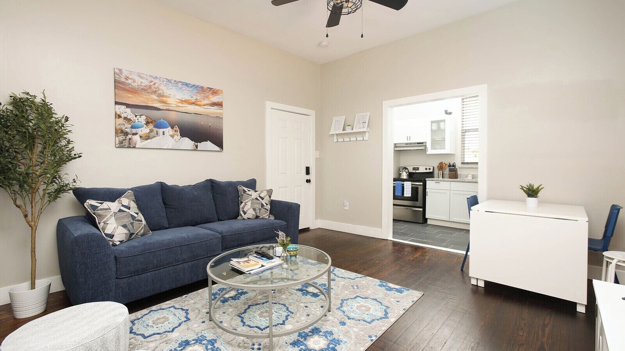 Photo of Livingroom in Government Hill