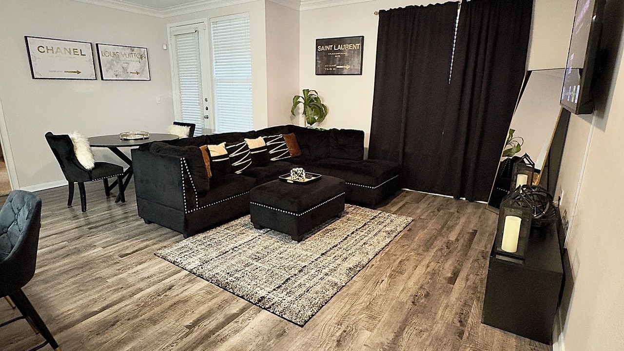 Photo of Livingroom in Braeswood Place