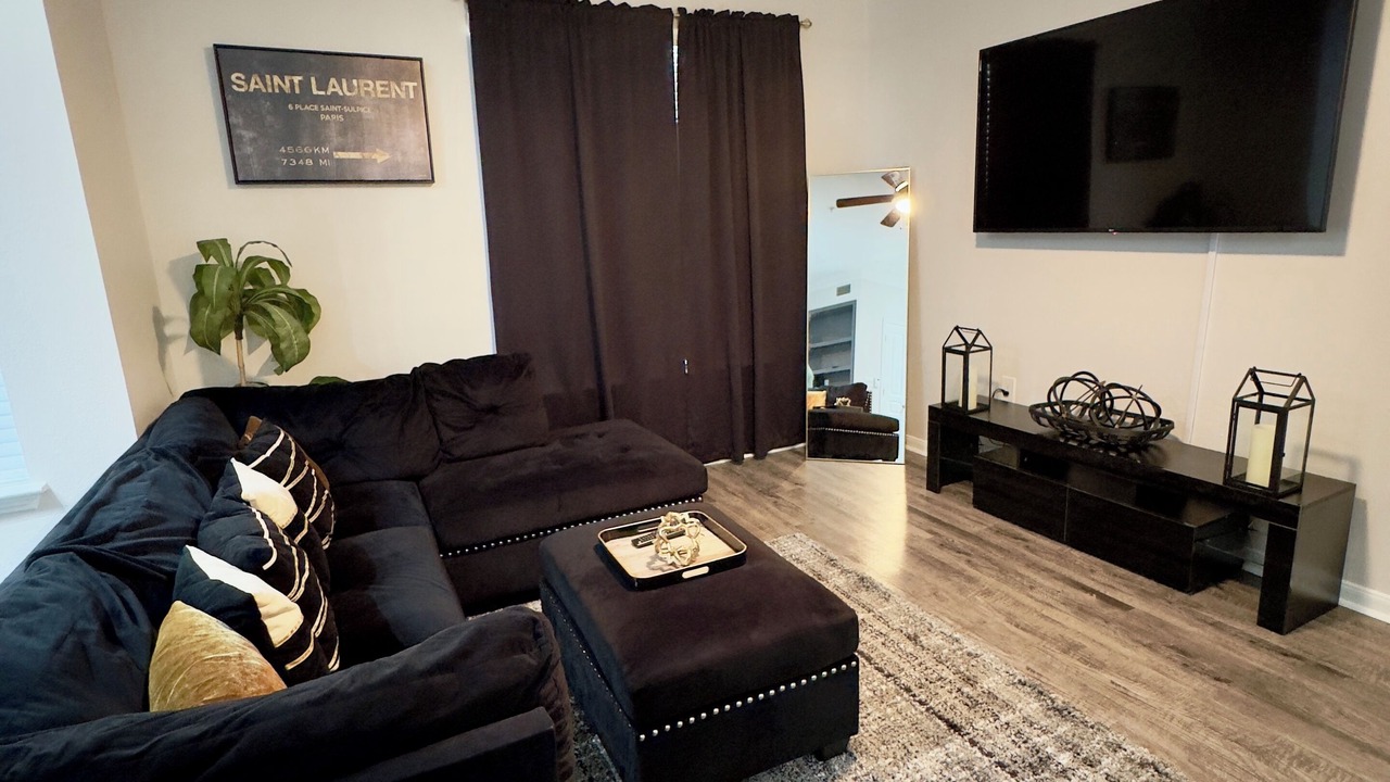 Photo of Livingroom in Braeswood Place