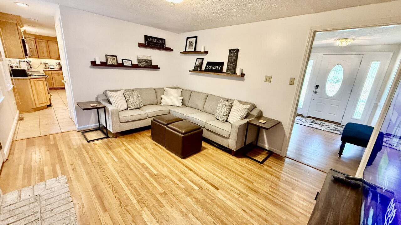 Photo of Bedroom in Oak Ridge