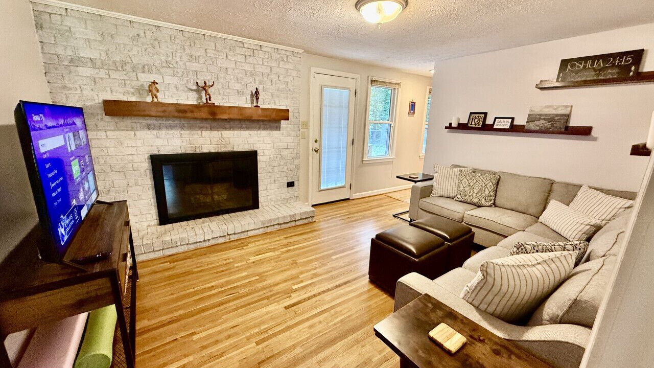 Photo of Bedroom in Oak Ridge