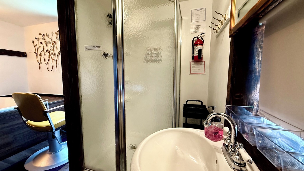 Photo of Bathroom in Eureka Springs Historic District