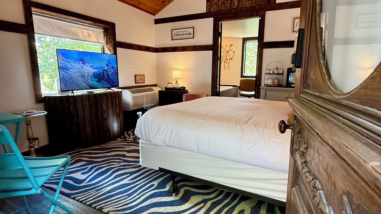 Photo of Bedroom in Eureka Springs Historic District