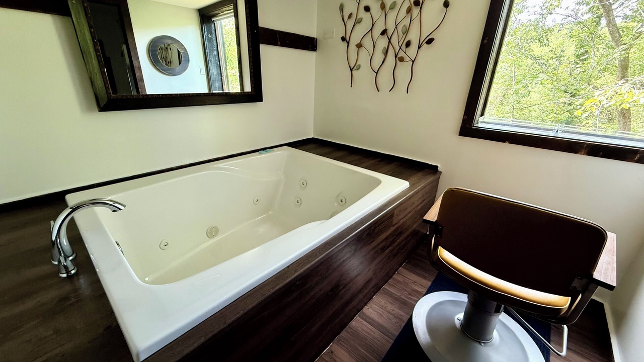 Photo of Bathroom in Eureka Springs Historic District