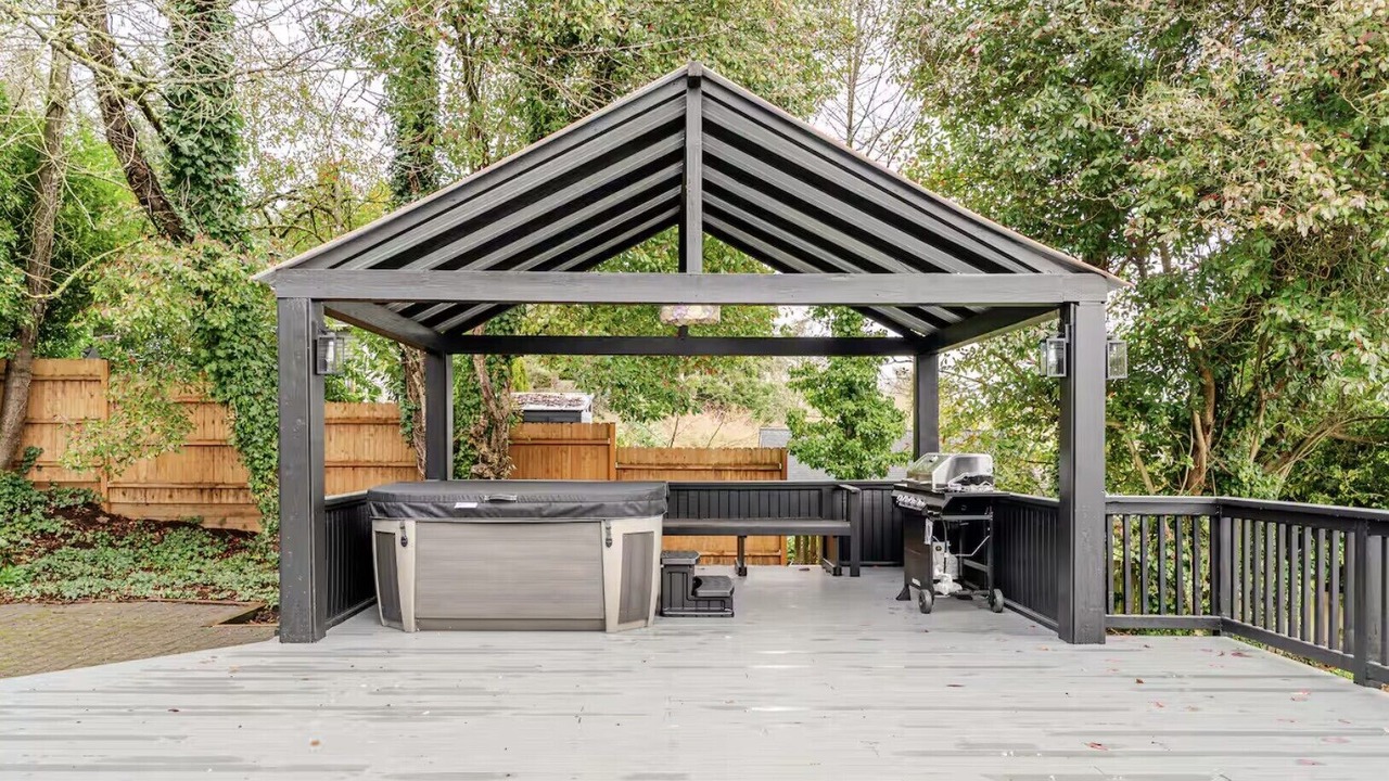 Photo of Patio Balcony in Inglewood-Finn Hill