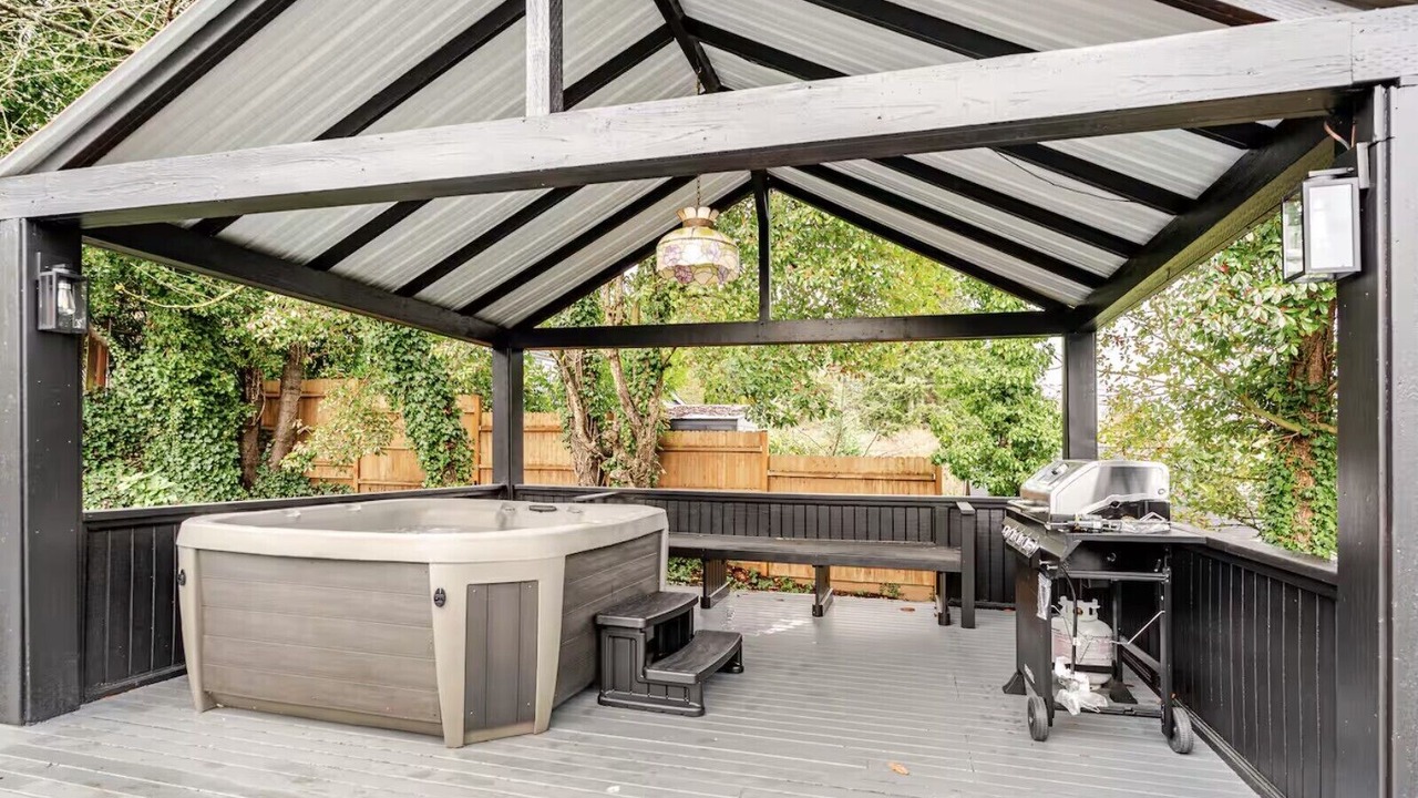 Photo of Patio Balcony in Inglewood-Finn Hill